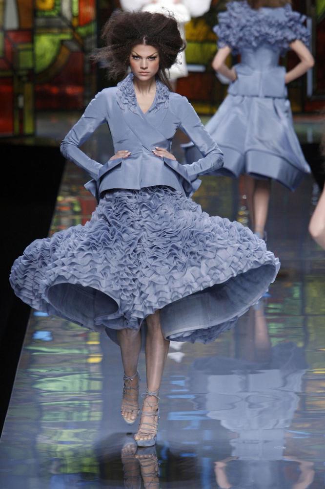 Een haute couture-ontwerp van John Galliano voor Dior uit 2009.