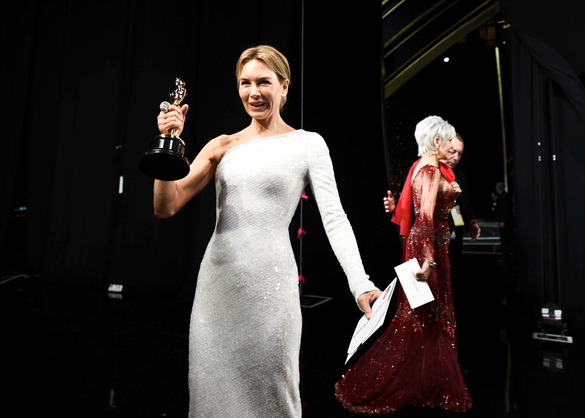 Sprekende outfits: deze statements maakten de sterren tijdens de Oscaruitreiking