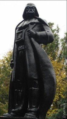 A Odessa (Ukraine), la statue de Dark Vador remplace celle de Lénine.