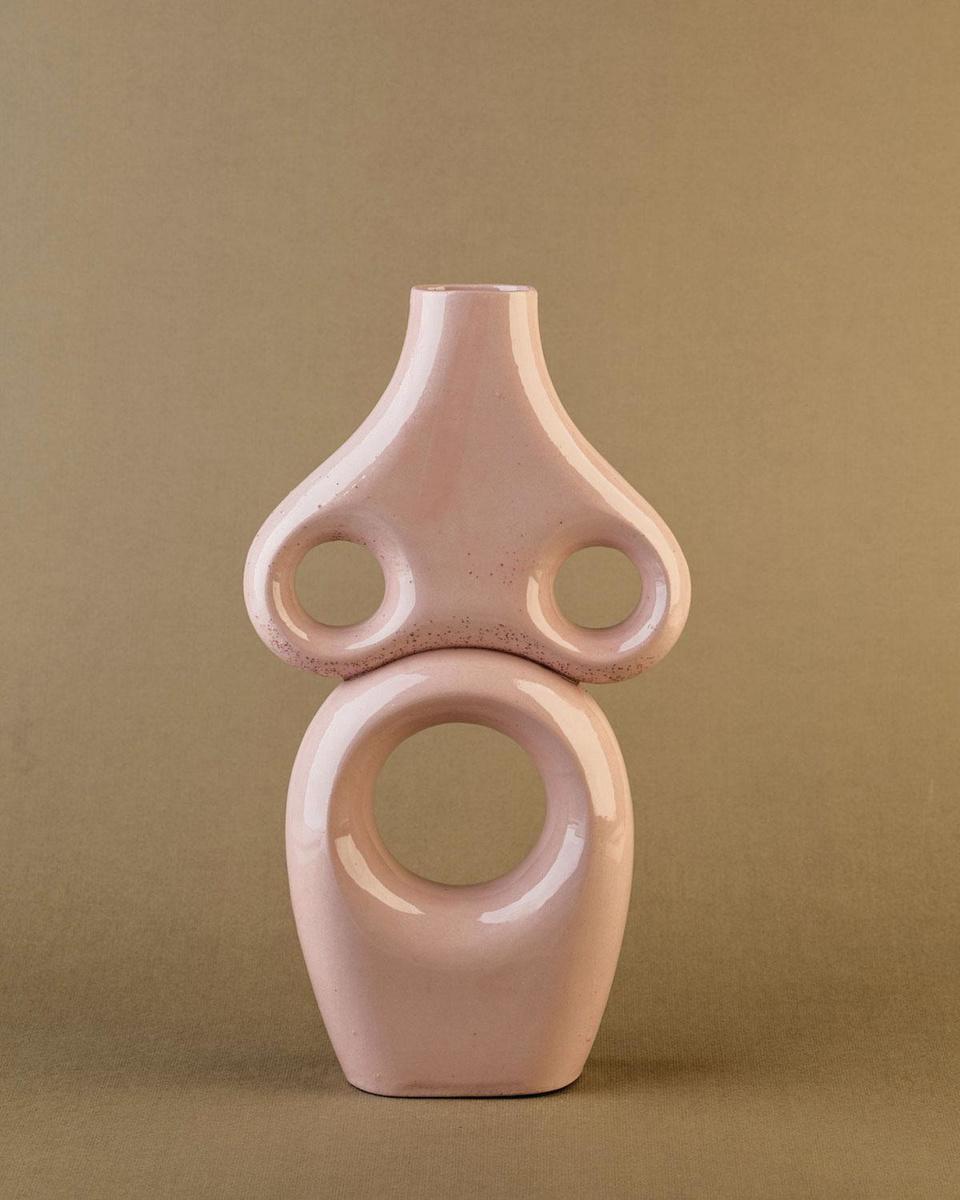Een mooie ode aan de vrouw, deze sculptuur A Woman (225 euro) van ABS Objects. Het bovenste deel kan dienstdoen als vaas. Te koop via nomad-objects.com