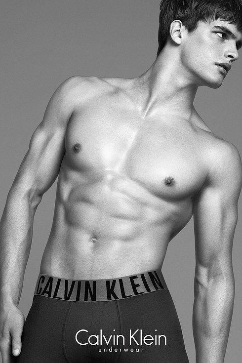 stijfheid reservering Afkorten Gewone mannen poseren als Calvin Klein-modellen