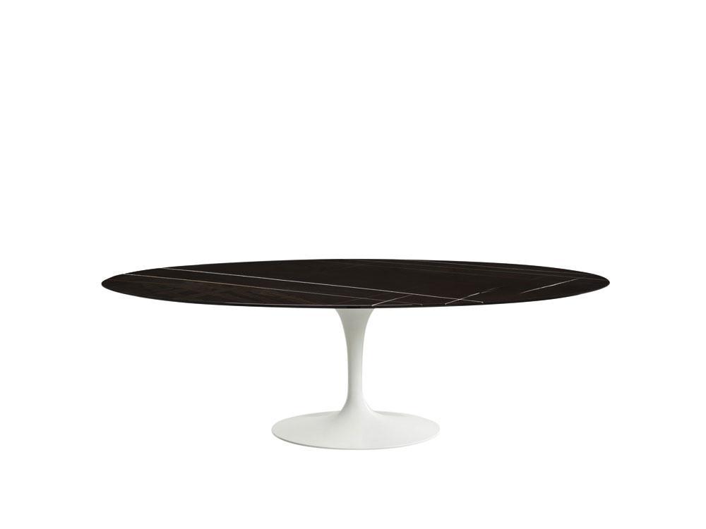 High table van Eero Saarinen voor Knoll, 11.540 euro,  knoll-int.com