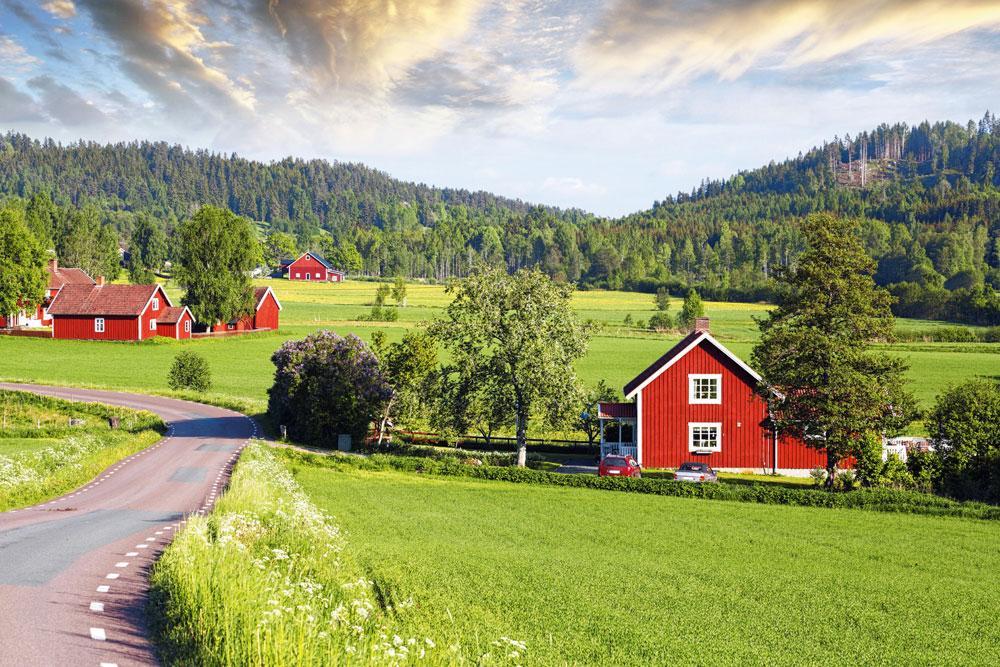 Zweden: Småland met zijn houten huizen in traditioneel falurood.