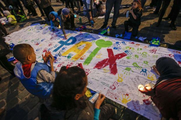 Molenbeek : Entre 2.000 et 2.500 personnes au rassemblement en mémoire des victimes de Paris