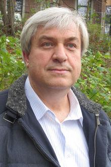 Né en Hongrie en 1956 et émigré en Belgique la même année, István Markó a conquis son doctorat en sciences chimiques en 1983 à l'UCL, où il est revenu comme professeur après un périple scientifique de 5 ans aux Etats-Unis (MIT) et en Angleterre (université de Sheffield).