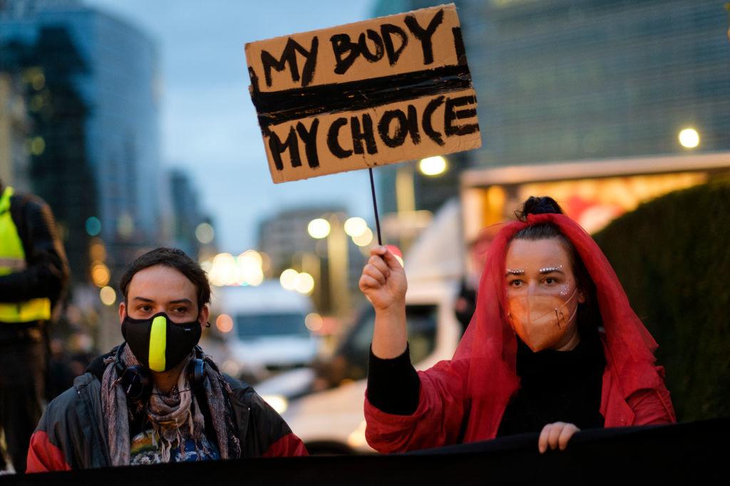 In Polen demonstreren vrouwen tegen de nieuwe anti-abortuswet