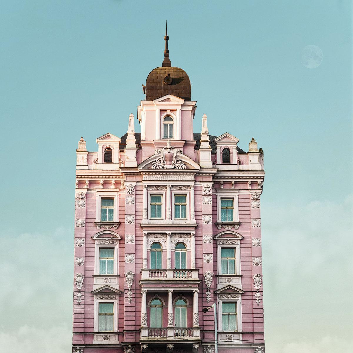 Hotel Opera in Praag, een van de vele locaties in het boek.
