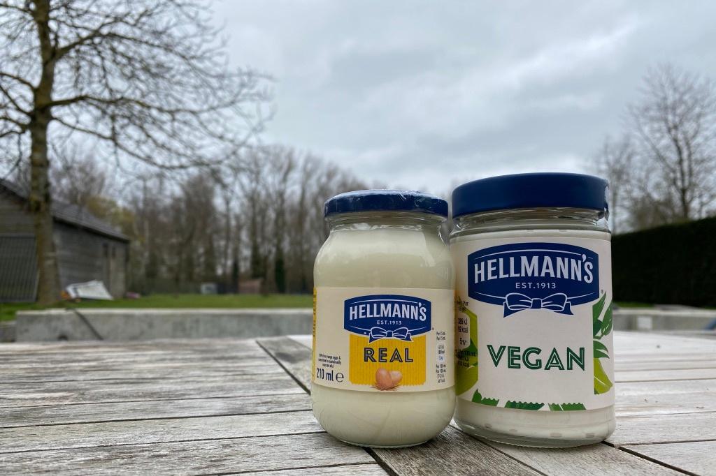 De originele mayonaise van Hellmans vs de veganistische variant