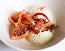 Vanille-ijs met gember en bloedsinaasappel