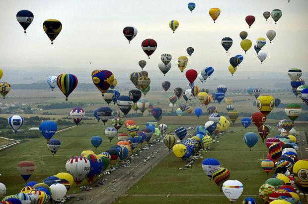 456 montgolfières décollent en ligne, record du monde battu