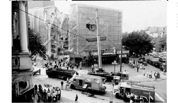1983, vue générale du Consulat de France à Berlin après explosion d'une bombe