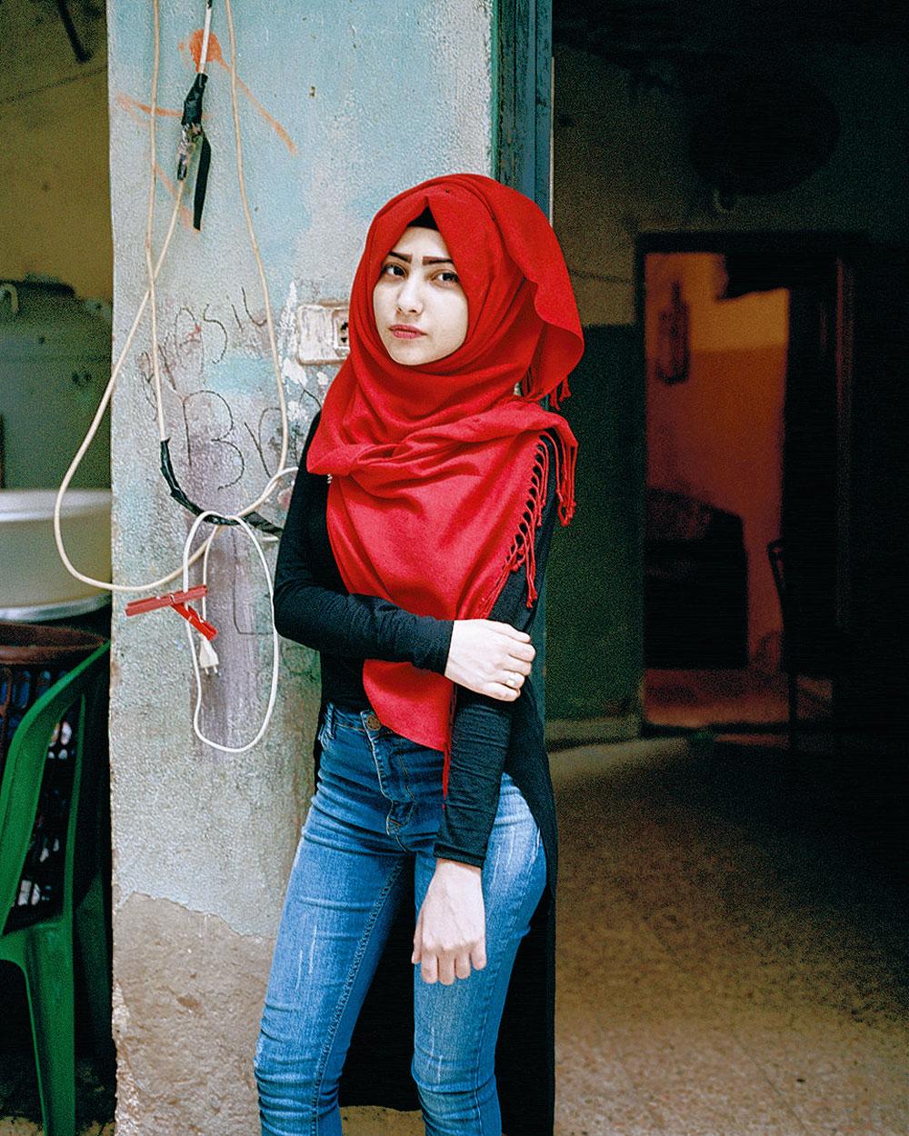Samira à 16 ans, camp de réfugiés de Bourj El Barajneh, Beyrouth, Liban, Rania Matar, 2016.