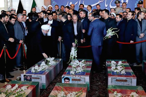 Les attentats suicides du 7 juin (ici, la cérémonie d'hommage aux victimes) brouillent l'image de stabilité dont se prévaut l'Iran.