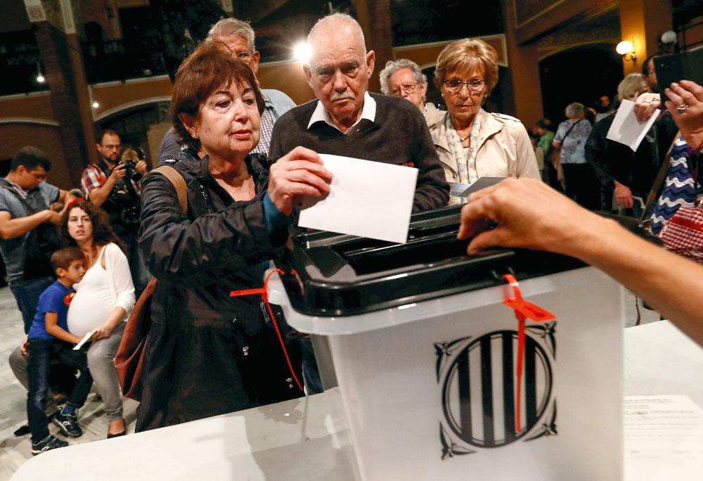 Les urnes du référendum sur l'indépendance avaient été stockées en France. Ici, à Barcelone, le 1er octobre.
