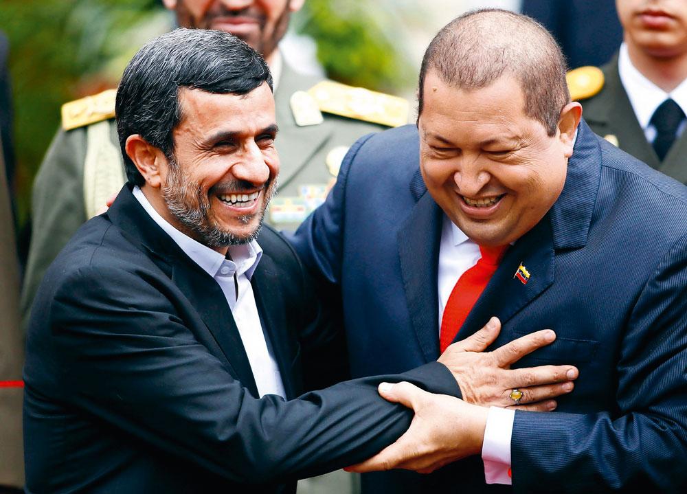 Hugo Chavez appelait Mahmoud Ahmadinejad (à g.), le président iranien, 