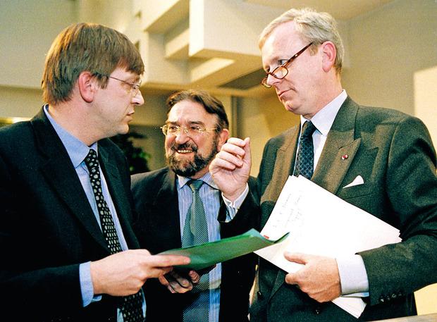 Le renouveau politique en 2000, le dada du Premier ministre Verhofstadt (VLD) et des présidents de la Chambre (De Croo, VLD) et du Sénat (De Decker, MR).