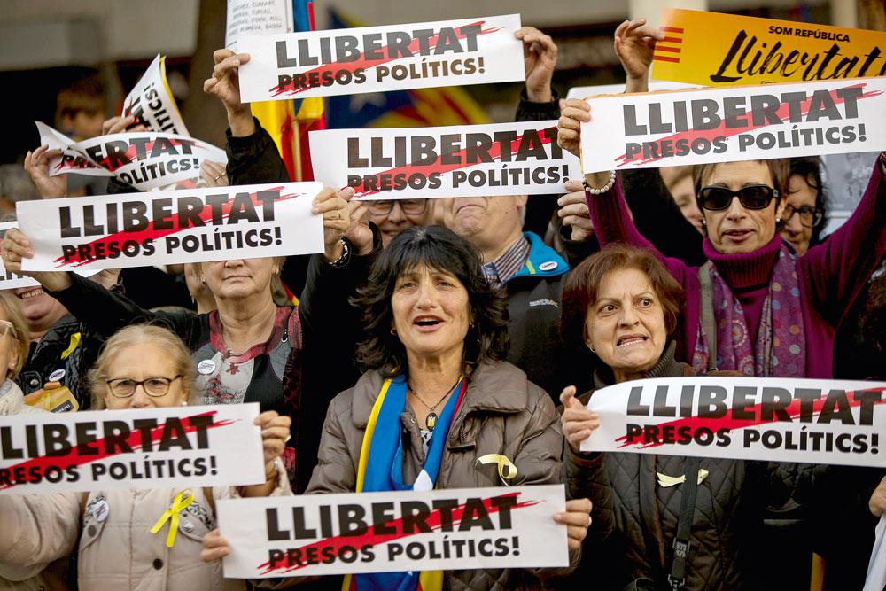 Manifestation pour la libération de l'exécutif catalan, dont la moitié des membres est alors placée en détention provisoire pour rébellion.