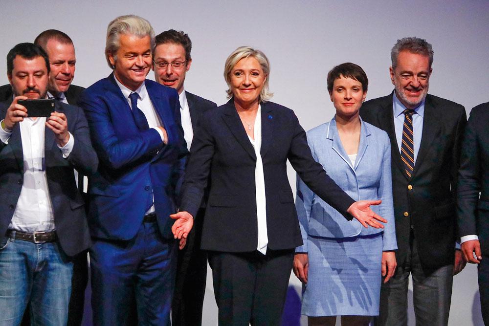 Fin janvier, Marine Le Pen annonce, lors d'une réunion des droites extrêmes à Coblence, que 2017 sera l'année du 