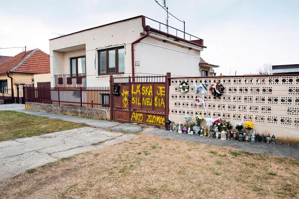 Le journaliste et sa fiancée ont été assassinés chez eux, à Velka Maca (district de Galanta, dans l'ouest de la Slovaquie).