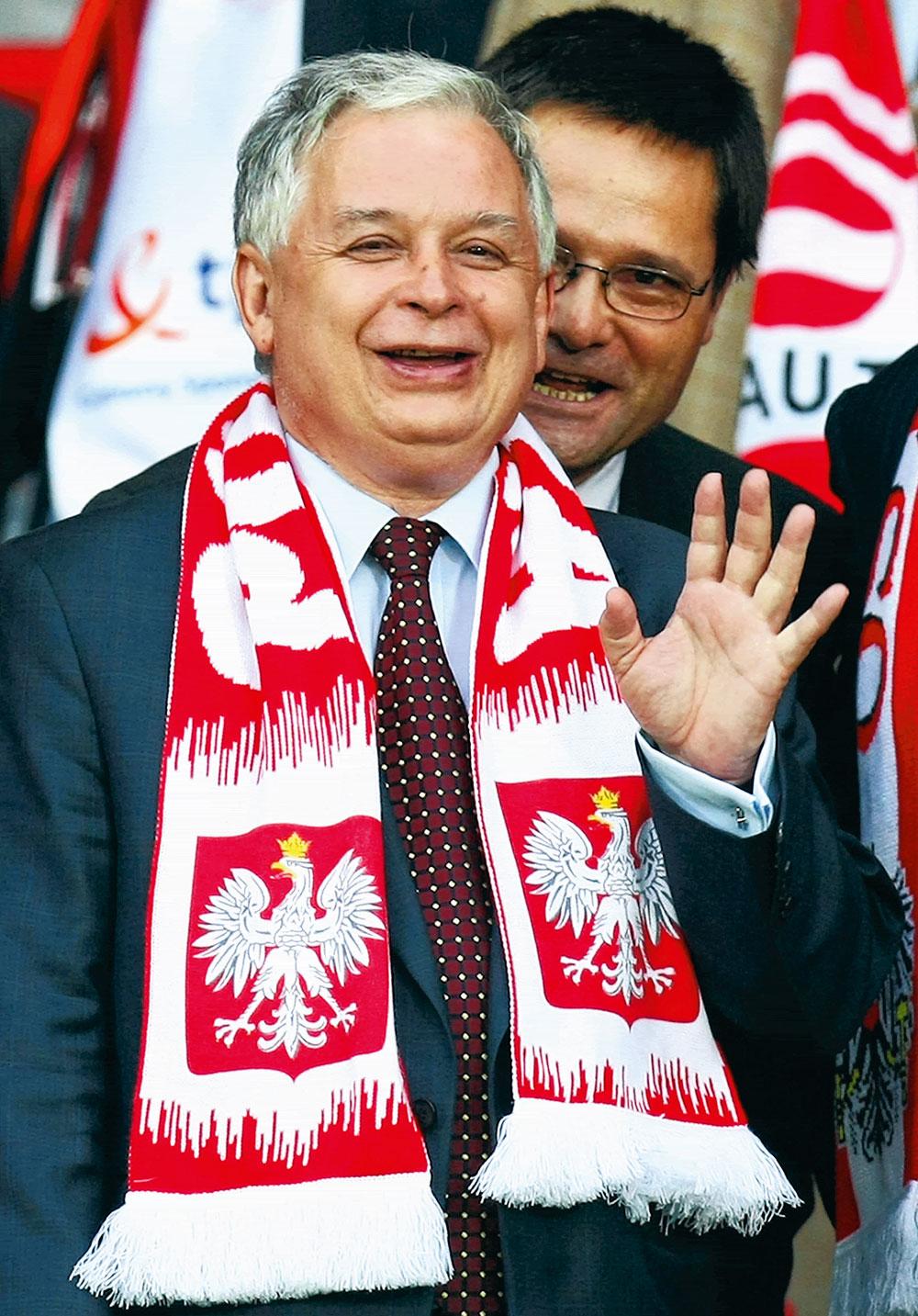 Pour de nombreux Polonais, la mort du président Lech Kaczynski dans un accident d'avion, en 2010, porte la marque de Moscou.