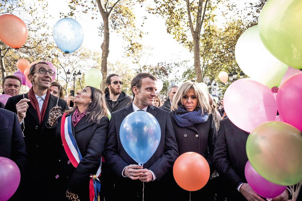 Le président et son épouse, Brigitte Macron, lors des commémorations des attentats du 13 novembre 2015, à Paris.