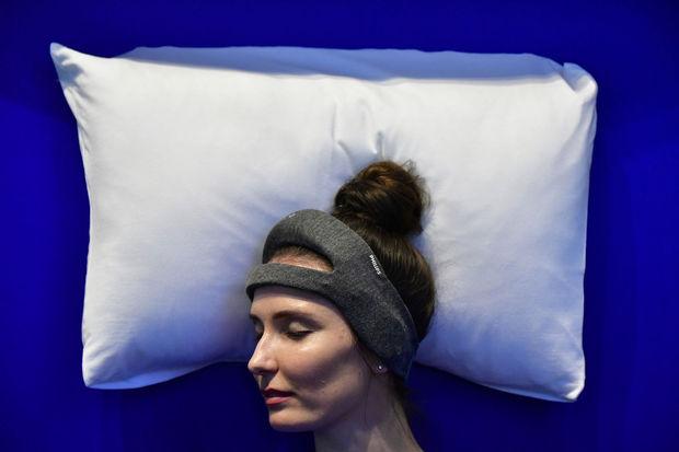 Avec SmartSleep, Philips souhaite se faire une place sur votre oreiller. 