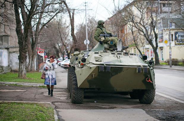 On assiste à un retour des démonstrations de force militaires : en 2014, la Russie occupe la Crimée.