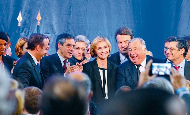 Empêtré dans les affaires, François Fillon a pu tester la fidélité de Valérie Pécresse, Thierry Solère et Gérard Larcher (à droite du candidat).