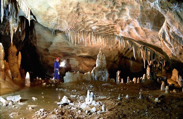  Neandertal s'est approprié le monde des grottes (Bruniquel, en Dordogne), il y a 175 000 ans. 