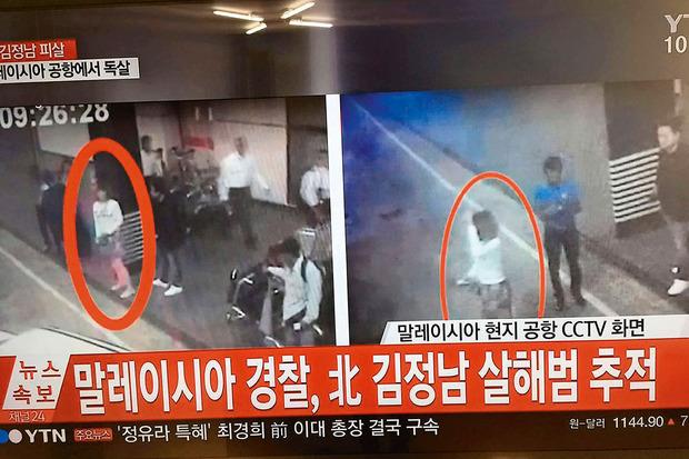 L'une des deux meurtrières de Kim Jong-nam s'apprête à prendre un taxi. Les deux femmes seront arrêtées quelques jours plus tard.