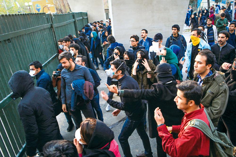 L'insurrection en Iran, un coup de semonce contre un pouvoir de plus en plus divisé