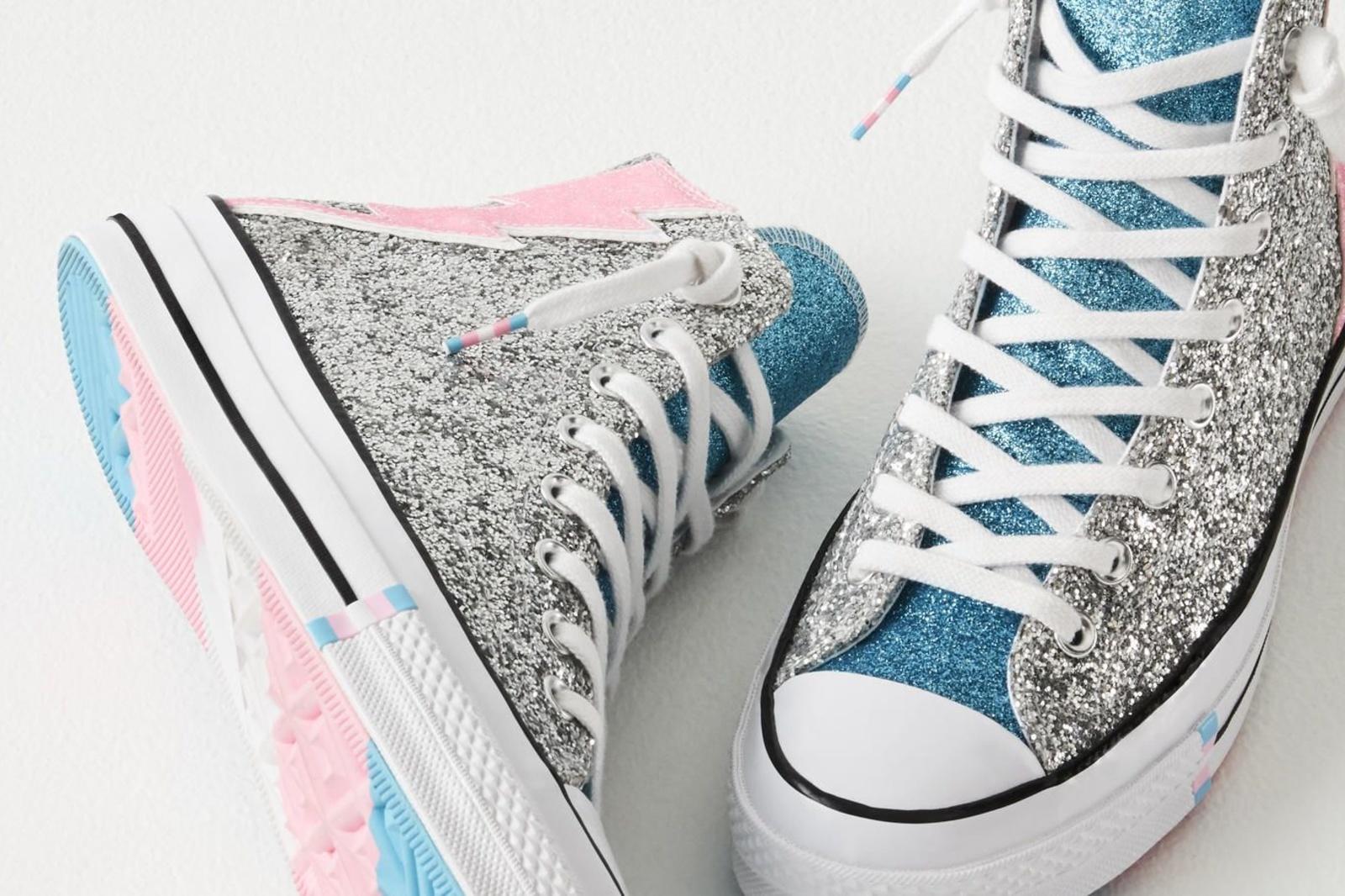 Nike brengt al sinds 2015 Pride-geïnspireerde Converse schoenen uit.