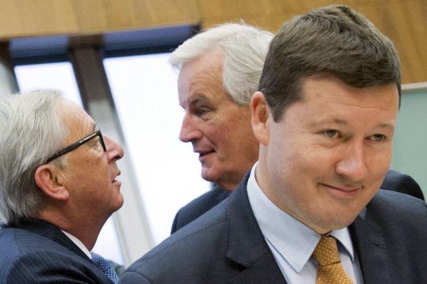 Jean-Claude Juncker, Michel Barnier et Martin Selmayr.