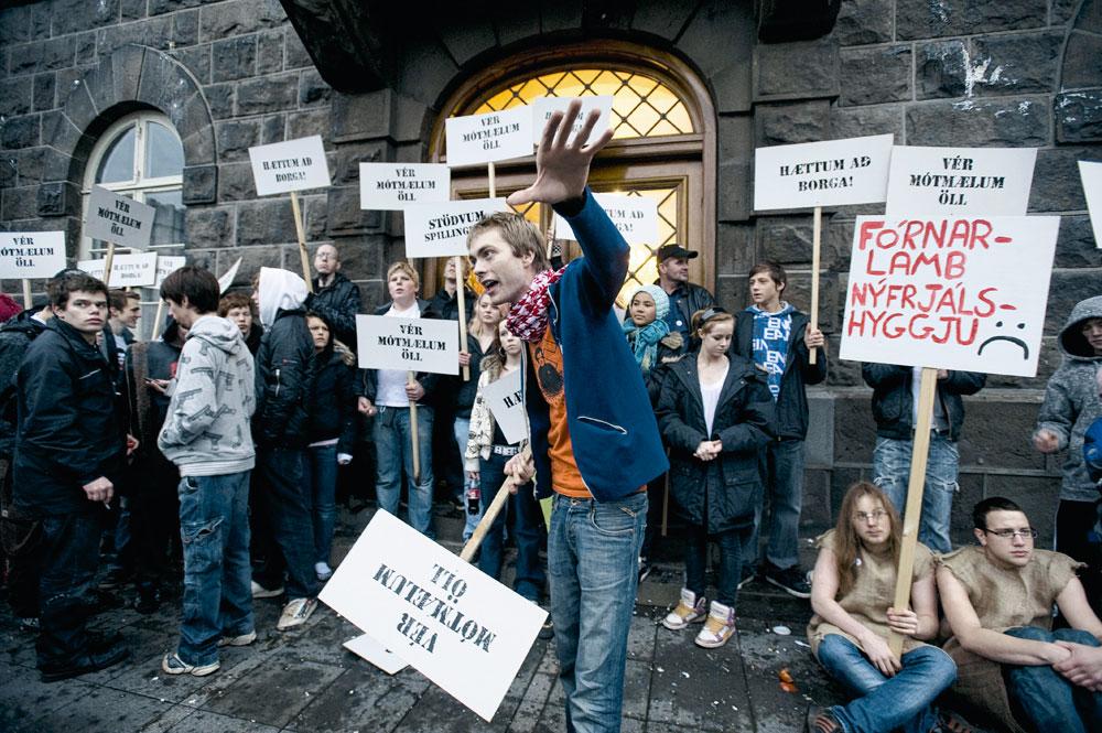 Manifestation, en novembre 2008, à Reykjavik, contre le sauvetage, par l'Etat islandais, de filières de banques étrangères.