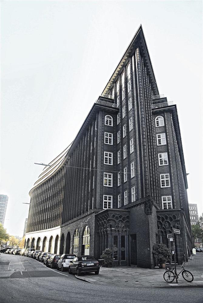 In de interbellumwijk Kontorhausviertel vind je prachtige jarentwintigarchitectuur zoals dit enorme Chilehaus van architect Fritz Höger.