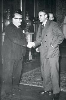 Paul-Henri Spaak (PS), Premier ministre, salue William Averell Harriman, coordinateur américain du plan Marshall : un rendez-vous manqué.