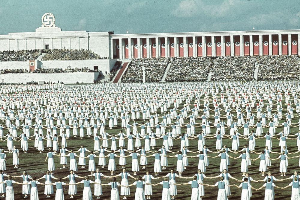 1938, de Reichsparteitag in Neurenberg. Leni Riefenstahl draaide er een propagandafilm, maar 'esthetisch was die revolutionair'.