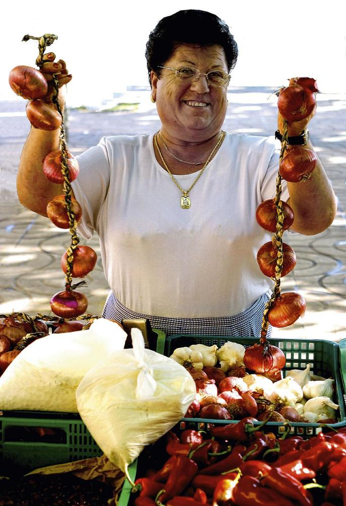 Een uienverkoopster op de markt van Portugalete.
