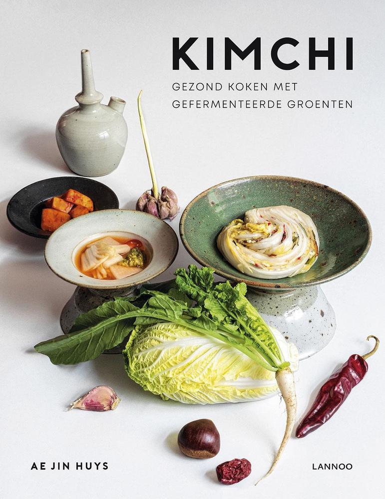 Kimchi, Gezond koken met gefermenteerde groenten, Ae Jin Huys, uitgeverij Lannoo. 25,99 euro. mokja.be