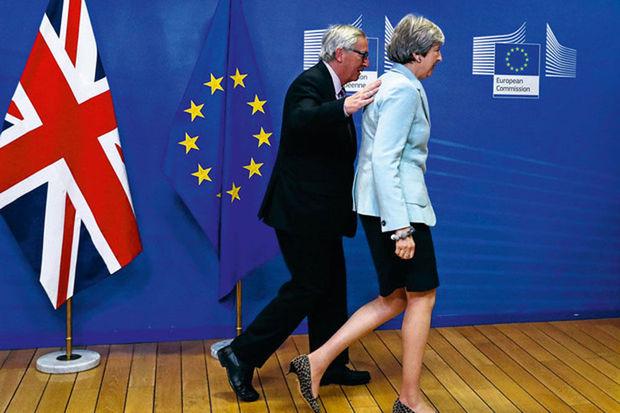 Theresa May et Jean-Claude Juncker : le Brexit divise aussi le monde du football.