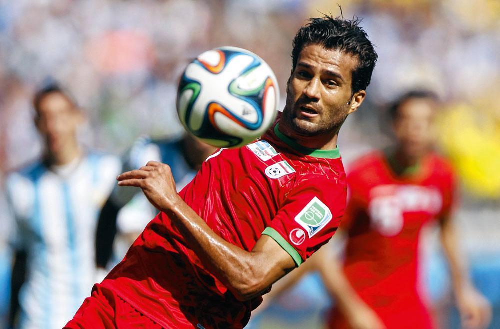 Masoud Shojaei, Iranien évoluant en Grèce, a été exclu de l'équipe nationale pour avoir joué contre un club israélien.