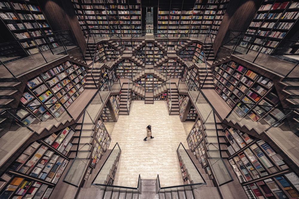 Harry Potter en Escher door de ogen van Li Xiang (X+living). Het interieur werd bedacht voor de boekenwinkelketen Zhongshuge.