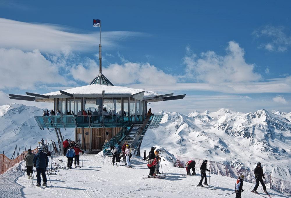 In panoramabar Top Mountain Star heb je een prachtig zicht op de Oostenrijkse en Italiaanse bergen.