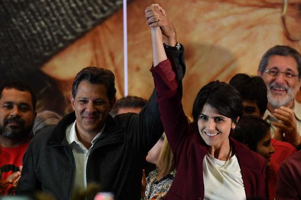 Fernando Haddad, candidat socialiste, et sa colistière Manuela D'Avila.