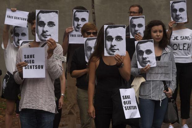 Ici lors d'une manifestation devant l'Ambassade russe à Prague.