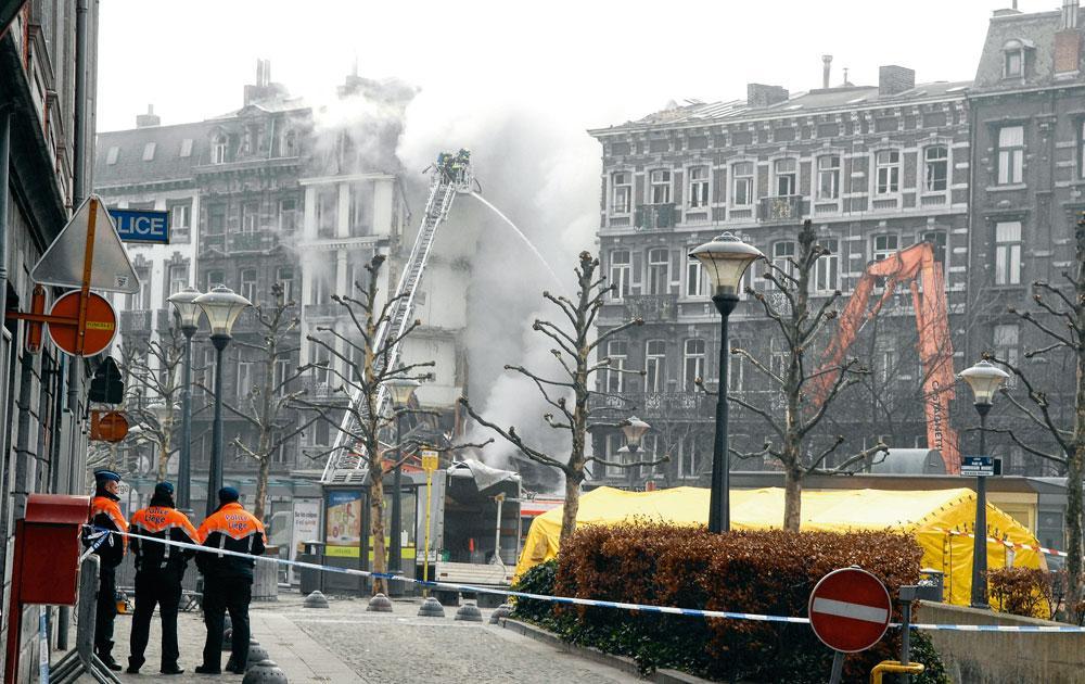 La rue Léopold, où Georges Simenon est né, ravagée par une explosion de gaz.