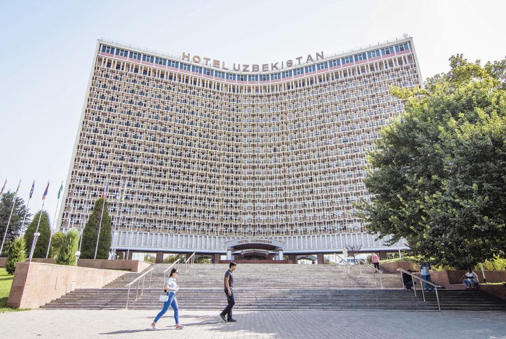Hotel Uzbekistan is een prachtig voorbeeld van brutalistische sovjetstijl.