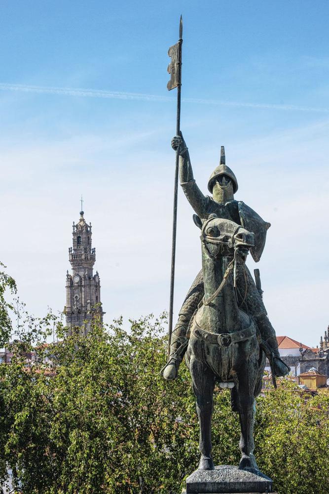 Vimara Perez (9de eeuw) bestreed de Moren en werd de eerste heerser over de toenmalige provincie Portugal.