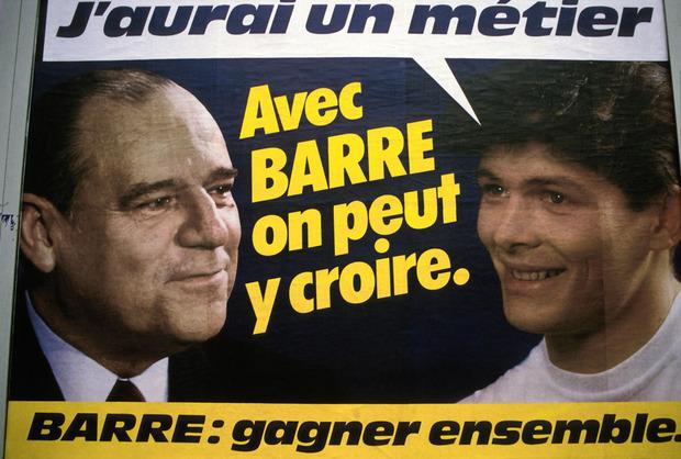Raymond Barre, Premier ministre de 1976 à 1981 sous Valéry Giscard d'Estaing, un des figures historiques du centre en France.