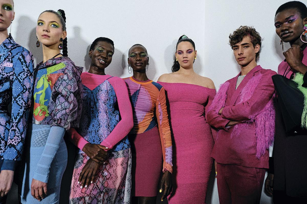 Modellen backstage voor de Mark Fast-show 2020, tijdens de London Fashion Week.